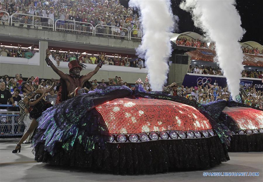▷ #VIDEO Con disfraces y carrozas impresionantes volvió el carnaval de  Brasil #20Feb - El Impulso