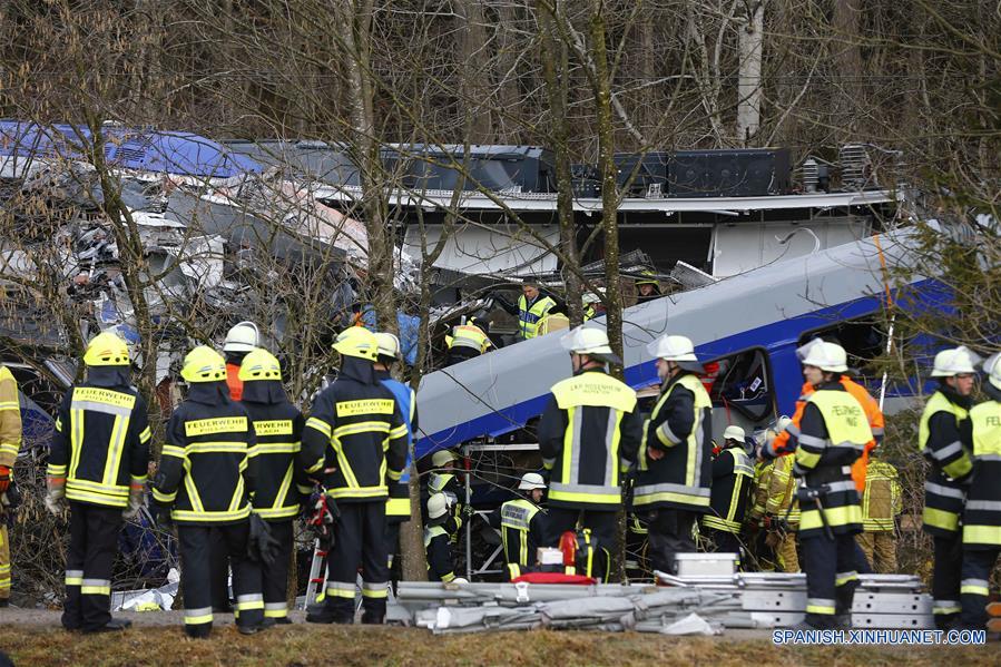 （国际）（1）德国南部发生火车相撞事故