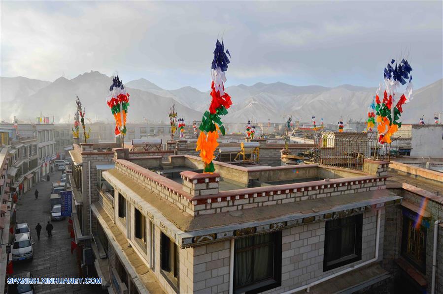 Celebran el Losar o Año Nuevo tibetano, en Lhasa, Tíbet.