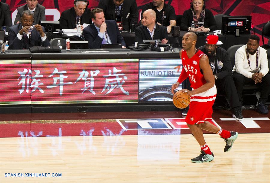 La Conferencia Oeste superó a la Este 196-173 en el primer partido de la estrellas (All-Star) de la NBA disputado fuera de Estados Unidos, concretamente en el Air Canada Center de Toronto, que además fue testigo de varios récords ofensivos.