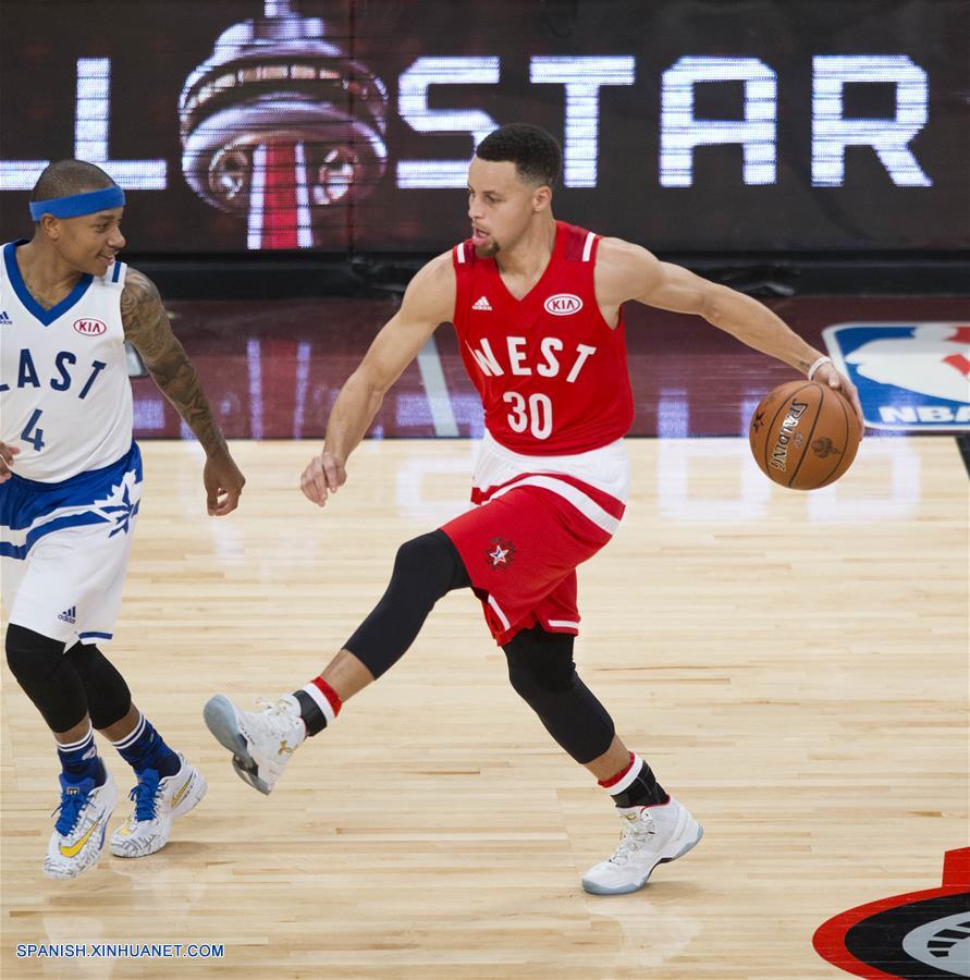 La Conferencia Oeste superó a la Este 196-173 en el primer partido de la estrellas (All-Star) de la NBA disputado fuera de Estados Unidos, concretamente en el Air Canada Center de Toronto, que además fue testigo de varios récords ofensivos.