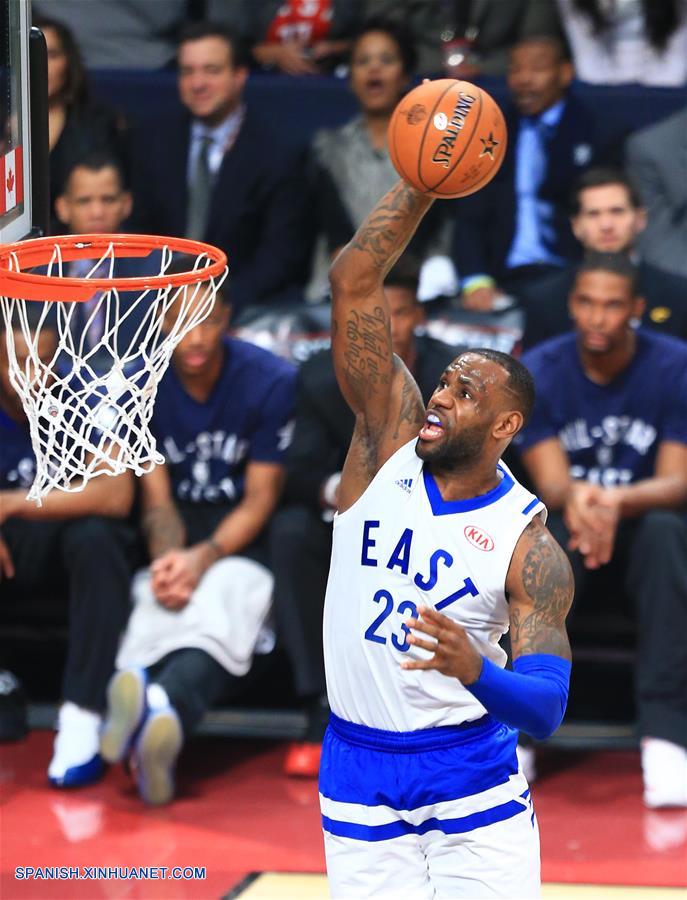 La Conferencia Oeste superó a la Este 196-173 en el primer partido de la estrellas (All-Star) de la NBA disputado fuera de Estados Unidos, concretamente en el Air Canada Center de Toronto, que además fue testigo de varios récords ofensivos.