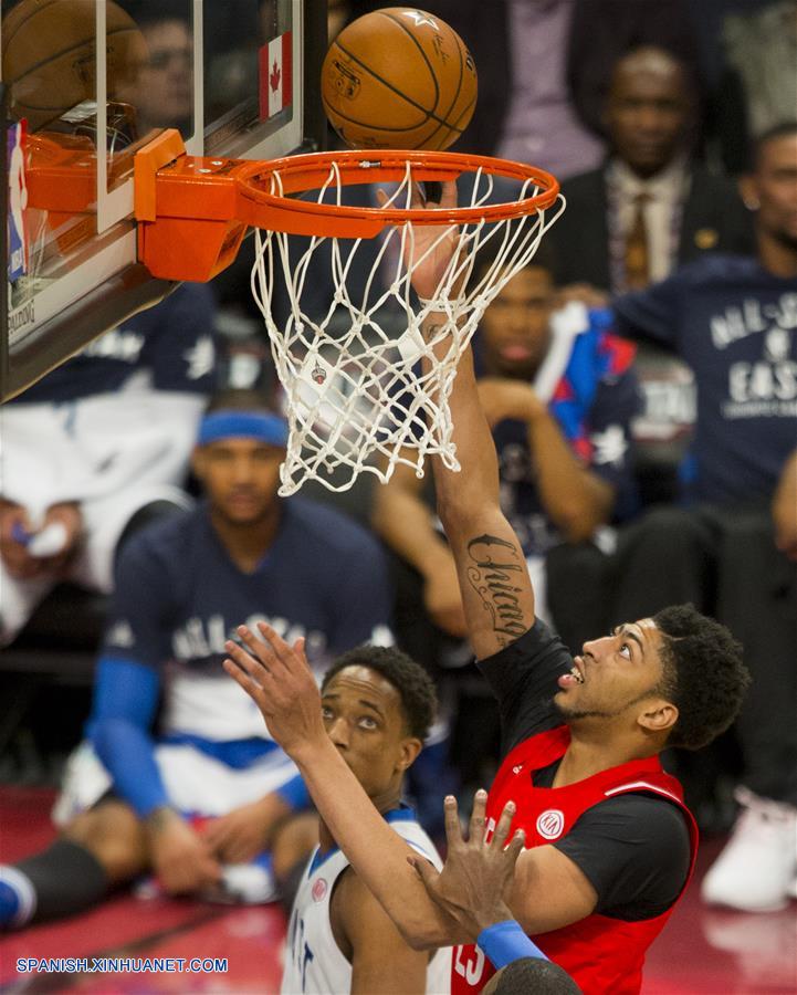 La Conferencia Oeste superó a la Este 196-173 en el primer partido de la estrellas (All-Star) de la NBA disputado fuera de Estados Unidos, concretamente en el Air Canada Center de Toronto, que además fue testigo de varios récords ofensivos.