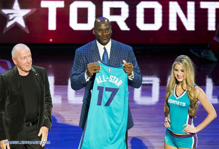 La Conferencia Oeste superó a la Este 196-173 en el primer partido de la estrellas (All-Star) de la NBA disputado fuera de Estados Unidos, concretamente en el Air Canada Center de Toronto, que además fue testigo de varios récords ofensivos.