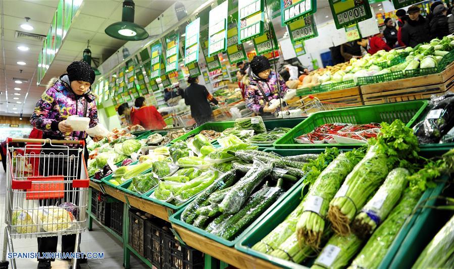 El Índice de Precios al Consumidor de China (IPC) subió por tercer mes consecutivo debido al aumento del precio de los alimentos, mientras que el Índice de Precios al Productor (IPP) también ralentizó su tendencia bajista, según mostraron hoy jueves los datos oficiales.