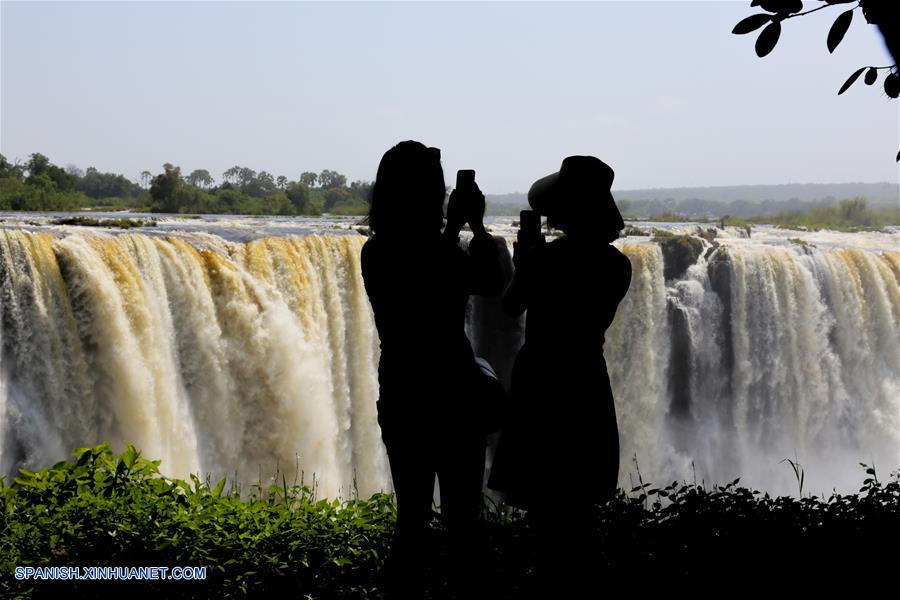 Cataratas Victoria, el lugar turístico más famoso de Zimbabue