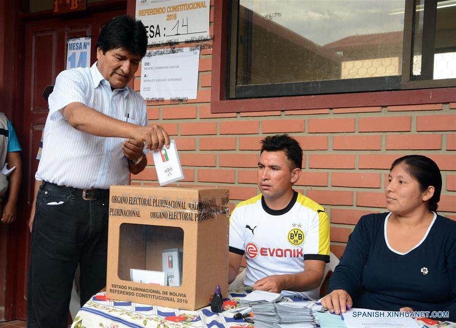 Bolivia Cierra Votación Y Comienza Conteo De Referendo Constitucional ...