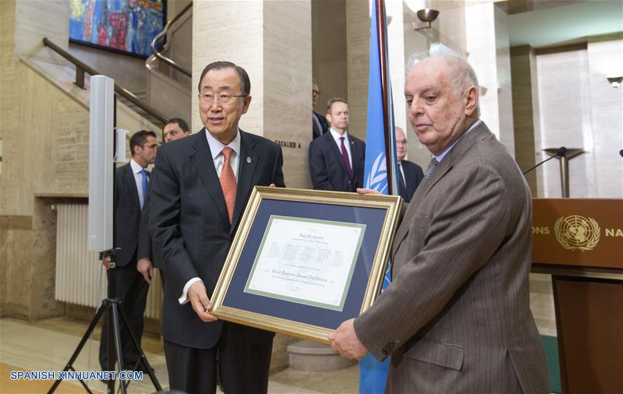 El secretario general de la Organización de las Naciones Unidas (ONU), Ban Ki-moon, designó a la Orquesta del Diván de Oriente y Occidente como una Defensora Global de la ONU del Entendimiento Cultural para promover la tolerancia, el entendimiento y la unidad entre gente de diferentes identidades culturales y religiosas.