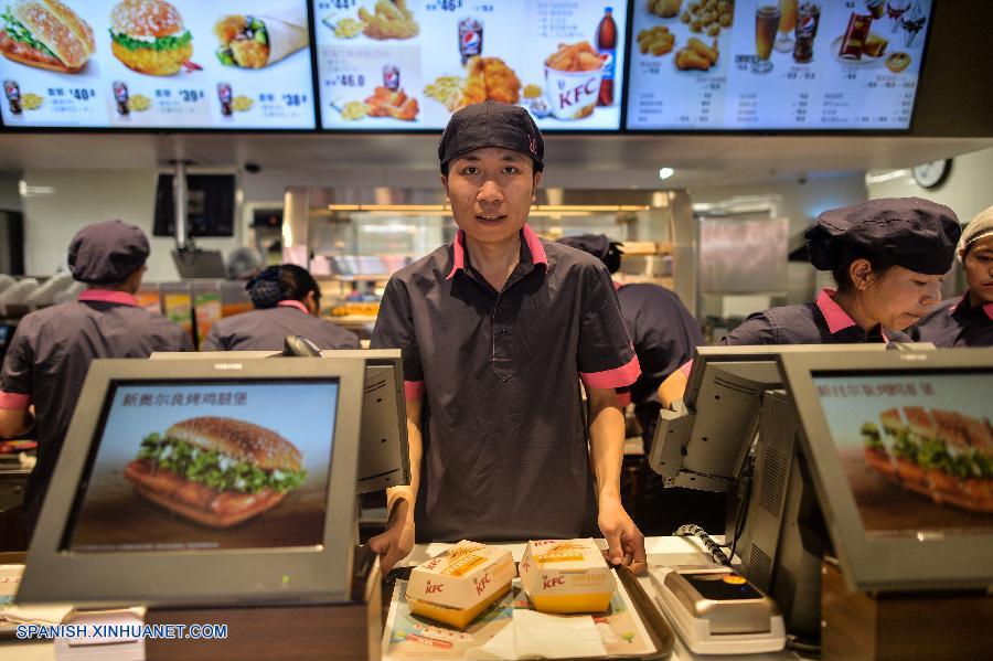 KFC se convirtió hoy en la primera gran cadena occidental de comida rápida en abrir una sucursal en el Tíbet, en el suroeste de China.
