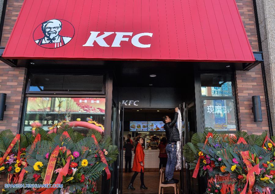 KFC se convirtió hoy en la primera gran cadena occidental de comida rápida en abrir una sucursal en el Tíbet, en el suroeste de China.