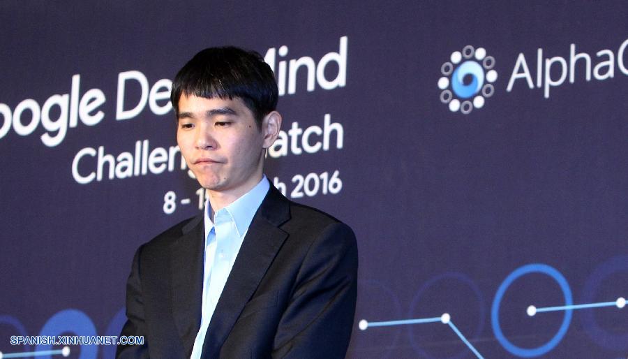 El programa informático de Google AlphaGo derrotó hoy por segunda vez al surcoreano Lee Sedol, el campeón mundial humano de Go, un antiguo juego de mesa de China, para tomar la delantera por 2-0 en la histórica partida a cinco juegos.