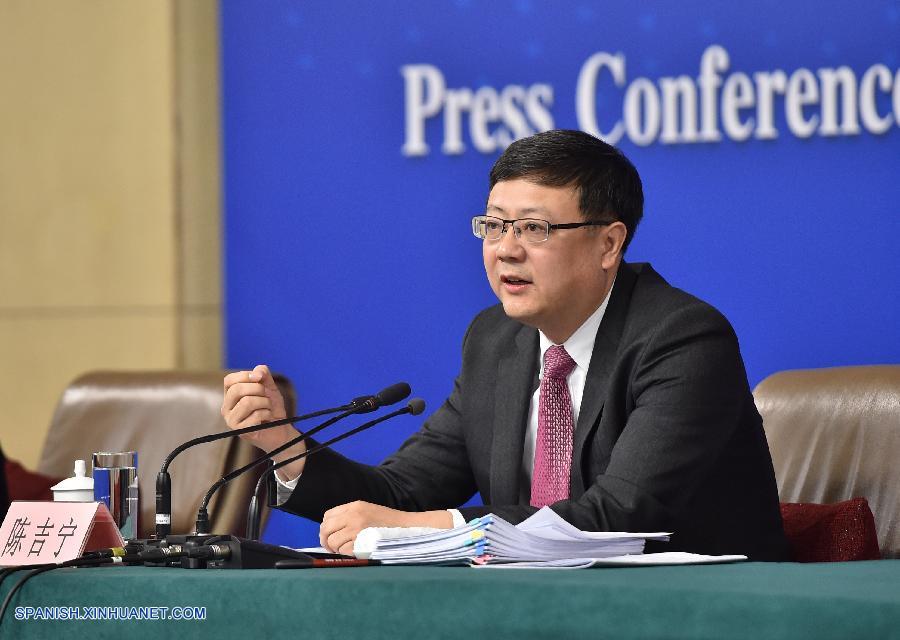 Las autoridades ambientales de China impusieron 4.250 millones de yuanes (654 millones de dólares) en multas a contaminadores en 2015, un aumento del 34 por ciento respecto a 2014, informó hoy viernes el ministro de Protección Ambiental, Chen Jining.