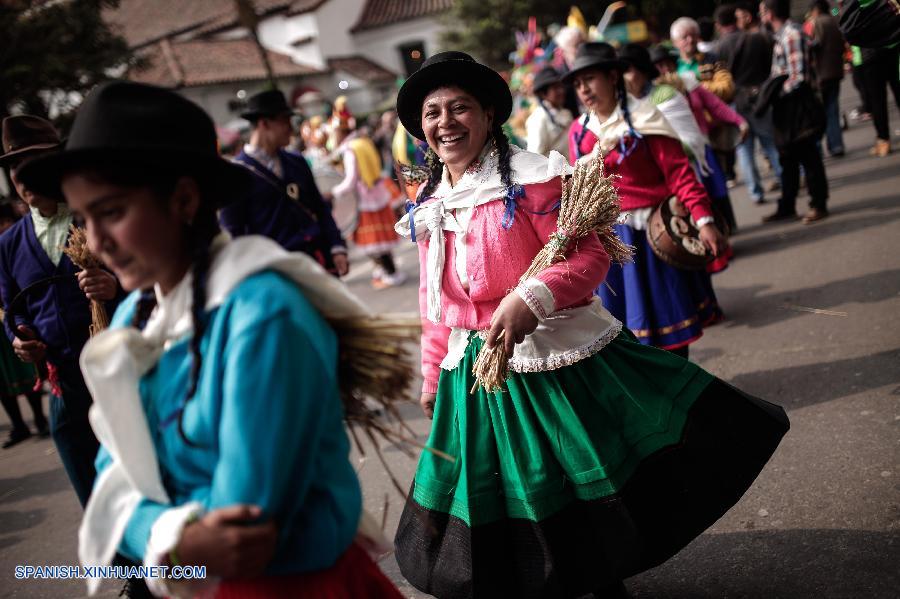 Más de mil artistas de las principales escuelas de teatro de Colombia participaron hoy en el desfile inaugural del XV Festival Iberoamericano de Teatro de Bogotá, evento más importante en su género en Latinoamérica que este año tiene a México como invitado de honor.