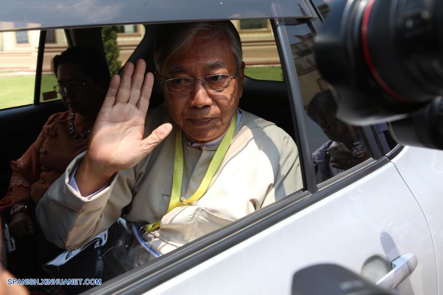 U Htin Kyaw, de la gobernante Liga Nacional por la Democracia (NLD, siglas en inglés) liderada por Aung San Suu Kyi, fue elegido este martes presidente de Myanmar tras lograr una mayoría aplastante en la votación secreta de los diputados, y ocupará el cargo durante los próximos cinco años.