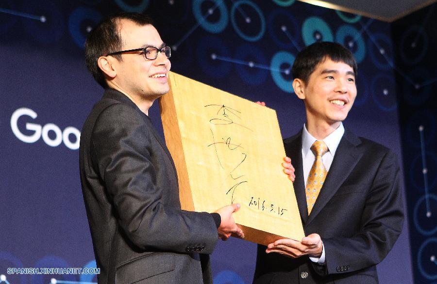 La histórica partida de Go, antiguo juego de mesa chino, entre el programa informático de Google AlphaGo y el gran maestro surcoreano Lee Sedol terminó este martes con la victoria en el duelo definitivo de la inteligencia artificial, que se impuso por 4-1 en el global de la serie al mejor de cinco.