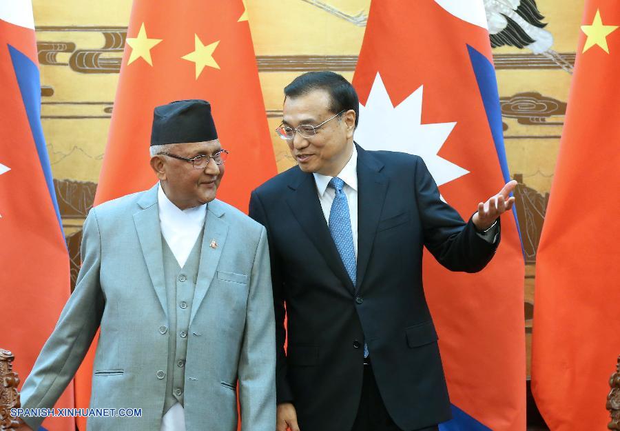 El primer ministro chino, Li Keqiang, mantuvo hoy lunes conversaciones con su homólogo nepalés, K.P. Sharma Oli, y ambos acordaron expandir la cooperación recíproca entre ambos países en busca del desarrollo común.