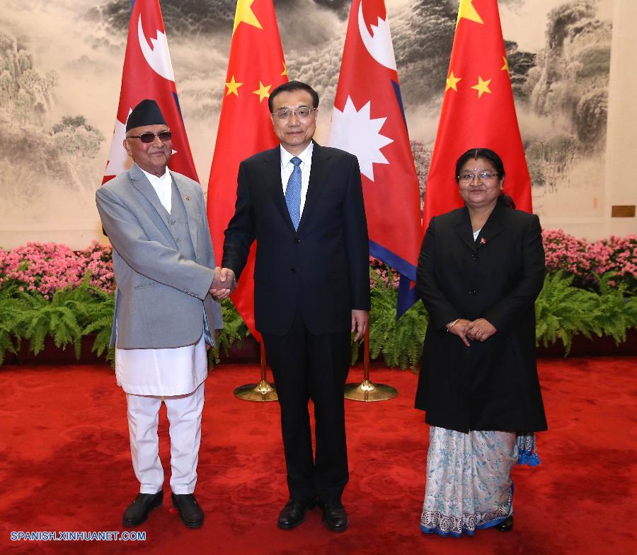 El primer ministro chino, Li Keqiang, mantuvo hoy lunes conversaciones con su homólogo nepalés, K.P. Sharma Oli, y ambos acordaron expandir la cooperación recíproca entre ambos países en busca del desarrollo común.
