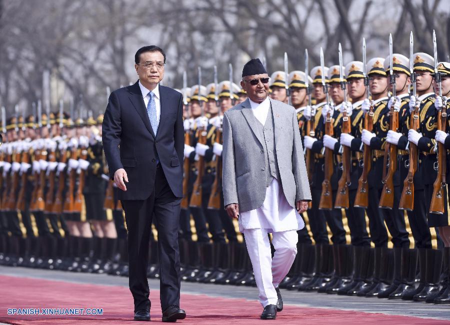 El primer ministro chino, Li Keqiang, mantuvo hoy lunes conversaciones con su homólogo nepalés, K.P. Sharma Oli, y ambos acordaron expandir la cooperación recíproca entre ambos países en busca del desarrollo común.