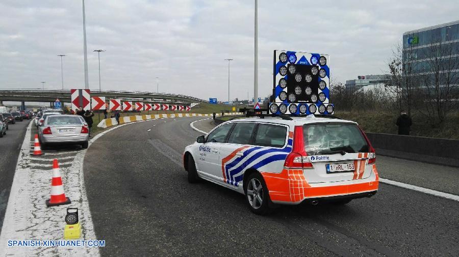 El nivel de alerta terrorista en Bélgica se ha elevado al máximo, el cuatro, después de las dos explosiones ocurridas este martes por la mañana en el vestíbulo de salidas del aeropuerto de Bruselas.