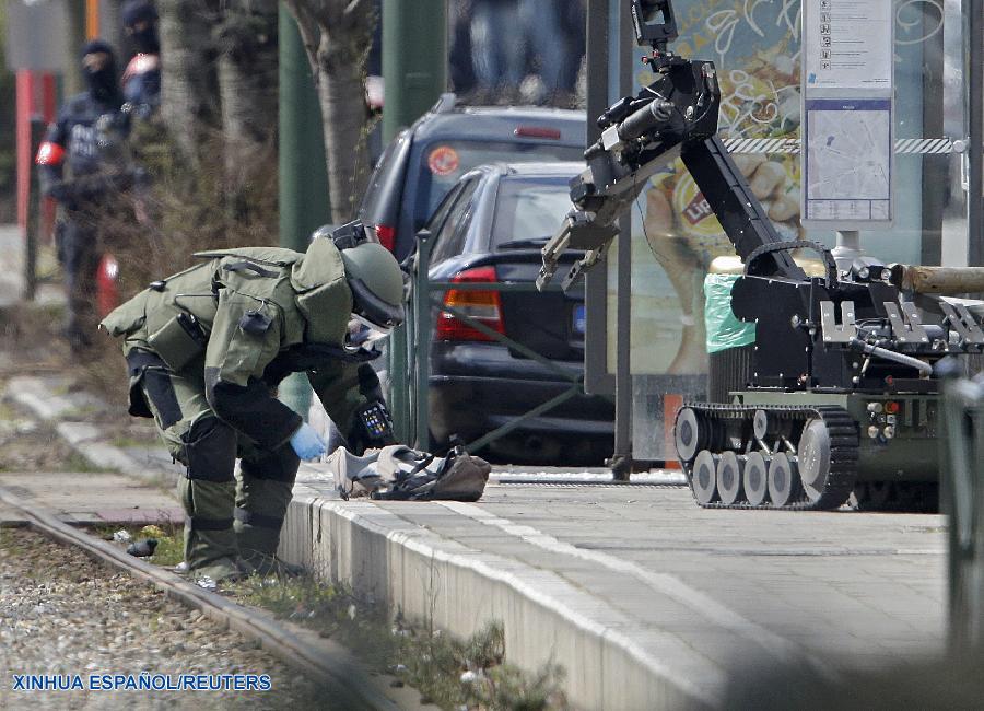 Una persona fue arrestada y se llevaron a cabo varias detonaciones controladas esta tarde durante una gran operación policiaca en el distrito de Schaerbeek en Bruselas.