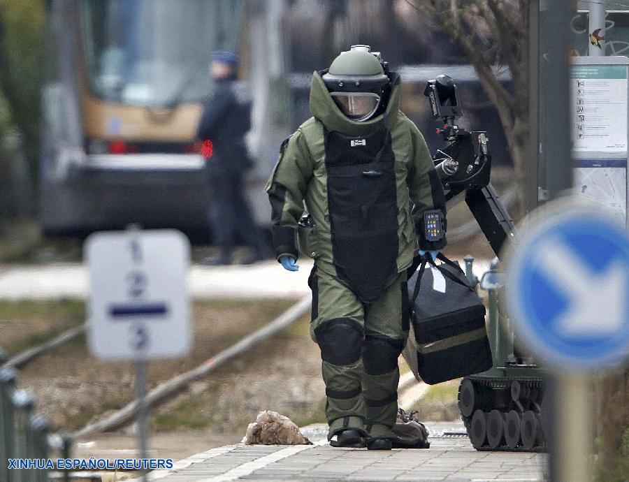 Una persona fue arrestada y se llevaron a cabo varias detonaciones controladas esta tarde durante una gran operación policiaca en el distrito de Schaerbeek en Bruselas.