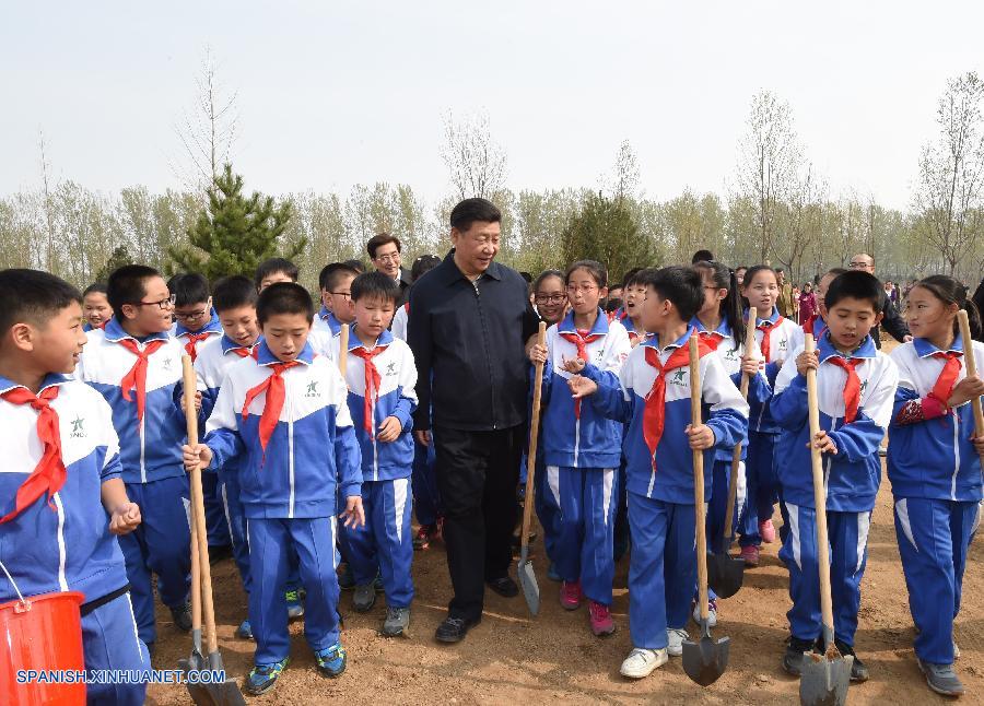 El presidente chino, Xi Jinping, instó al desarrollo silvícola de China durante un acto de plantación voluntaria de árboles celebrado hoy martes en Beijing.