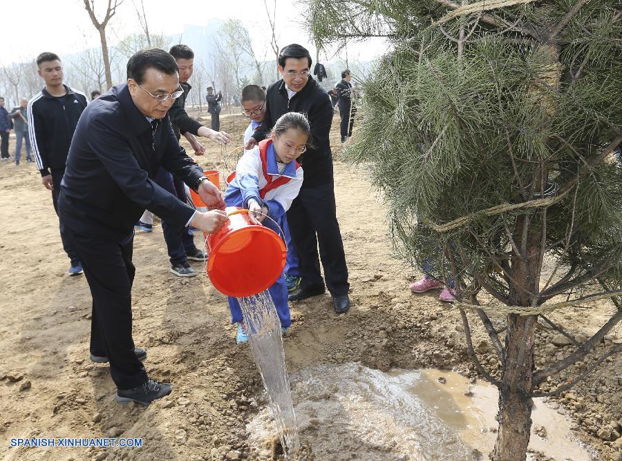 En la iniciativa participaron otros altos dirigentes, entre ellos el primer ministro, Li Keqiang, así como Zhang Dejiang, Yu Zhengsheng, Liu Yunshan, Wang Qishan y Zhang Gaoli.