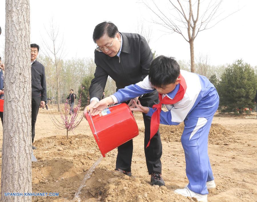 En la iniciativa participaron otros altos dirigentes, entre ellos el primer ministro, Li Keqiang, así como Zhang Dejiang, Yu Zhengsheng, Liu Yunshan, Wang Qishan y Zhang Gaoli.