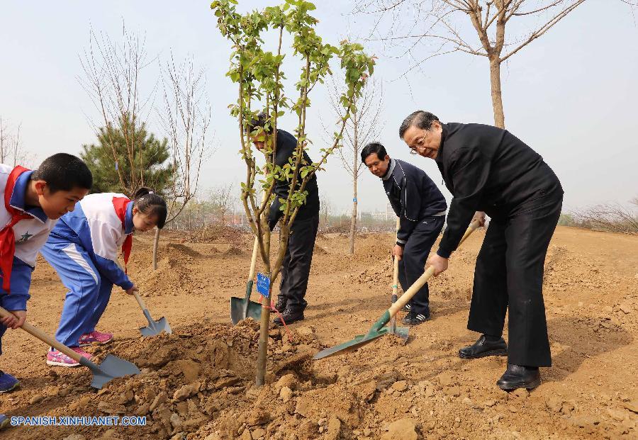 En la iniciativa participaron otros altos dirigentes, entre ellos el primer ministro, Li Keqiang, así como Zhang Dejiang, Yu Zhengsheng, Liu Yunshan, Wang Qishan y Zhang Gaoli.