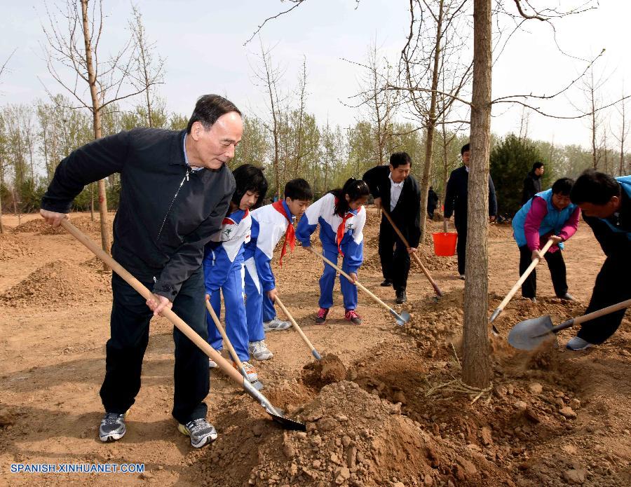 En la iniciativa participaron otros altos dirigentes, entre ellos el primer ministro, Li Keqiang, así como Zhang Dejiang, Yu Zhengsheng, Liu Yunshan, Wang Qishan y Zhang Gaoli.