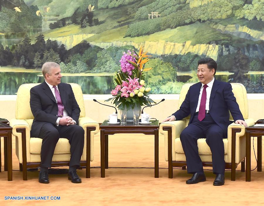 El presidente de China, Xi Jinping, dijo hoy que espera que la familia real británica continúe desempeñando un papel activo en la promoción del entendimiento y amistad mutuos entre los pueblos chino y británico.