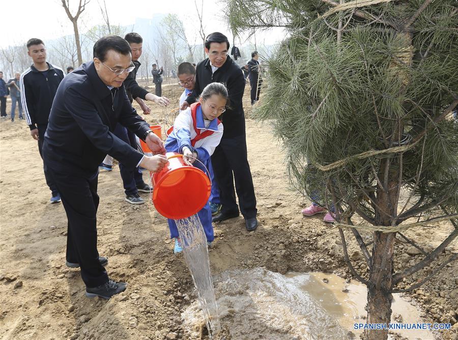 CHINA-BEIJING-LEADERS-TREE PLANTING (CN) 