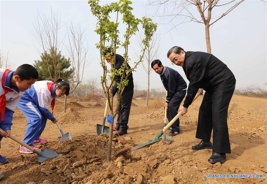 CHINA-BEIJING-LEADERS-TREE PLANTING (CN) 