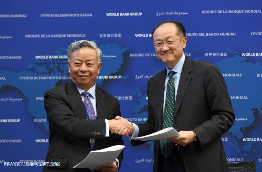 El Banco Mundial y el Banco Asiático de Inversión en Infraestructura (BAII) firmaron hoy el primer acuerdo marco sobre financiamiento conjunto lo que prepara el terreno para su cooperación en proyectos conjuntos este año.
