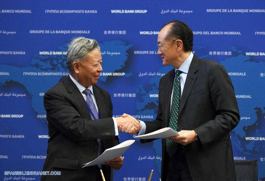 El Banco Mundial y el Banco Asiático de Inversión en Infraestructura (BAII) firmaron hoy el primer acuerdo marco sobre financiamiento conjunto lo que prepara el terreno para su cooperación en proyectos conjuntos este año.