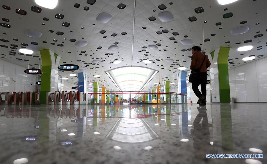 （社会）（1）上海地铁11号线“迪士尼站”26日起迎客