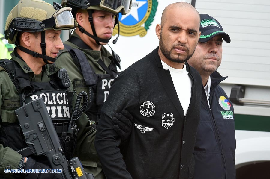 Las autoridades colombianas deportaron hoy a Perú al ciudadano de ese país Gerson Gálvez Calle, acusado de ser un temible narcotraficante y de haber ordenado la muerte de un centenar de personas, en una captura que fue celebrada por las Policías de ambos países.