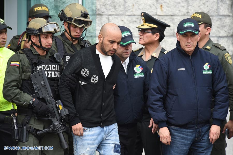 Las autoridades colombianas deportaron hoy a Perú al ciudadano de ese país Gerson Gálvez Calle, acusado de ser un temible narcotraficante y de haber ordenado la muerte de un centenar de personas, en una captura que fue celebrada por las Policías de ambos países.