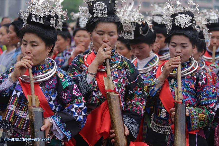 Guizhou: Desfile de trajes tradicionales de etnia Miao en Condado Danzhai