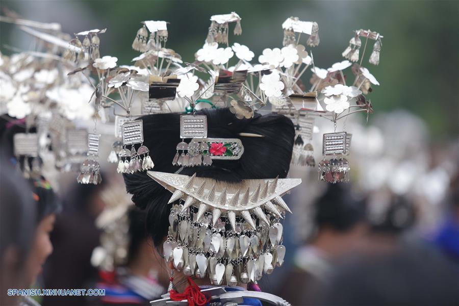 Guizhou: Desfile de trajes tradicionales de etnia Miao en Condado Danzhai