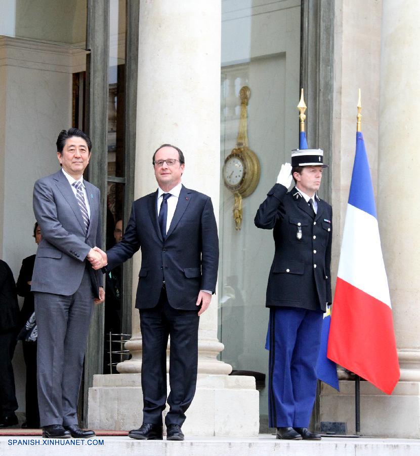 El presidente francés, Francois Hollande, y el primer ministro japonés, Shinzo Abe, se comprometieron a reforzar las relaciones bilaterales para enfrentar los retos económicos y medioambientales y también el terrorismo.