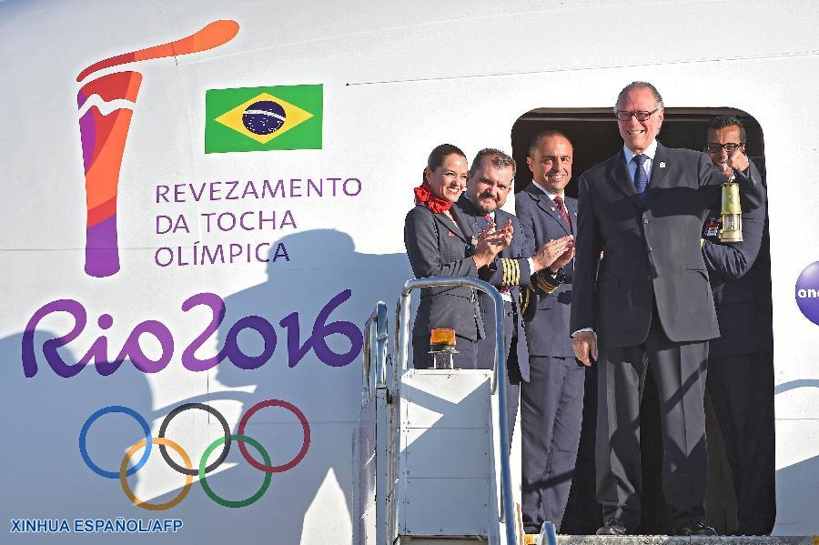 La llama de los Juegos Olímpicos de Río 2016 llegó hoy a Brasil, donde empezará una ruta por 329 ciudades de los 27 estados del país antes de llegar a Río de Janeiro el 5 de agosto, cuando queden inauguradas las olimpiadas.