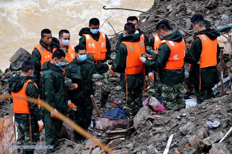 El número de fallecidos por el desprendimiento de tierras sucedido el domingo en el distrito de Taining de la provincia suroriental china de Fujian asciende a 31 personas, mientras que siete siguen desaparecidas, según informaron hoy lunes por la tarde las autoridades locales.
