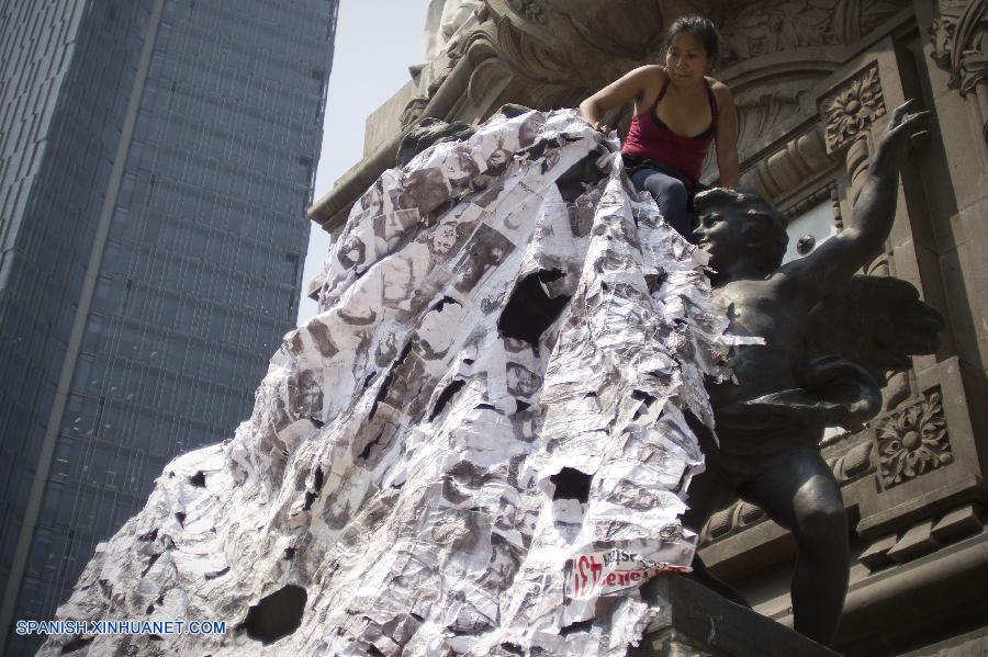 Decenas de mujeres cuyos hijos est&aacute;n desaparecidos marcharon este martes sobre el c&eacute;ntrico Paseo de la Reforma de la Ciudad de M&eacute;xico, en la fecha en que se conmemora el D&iacute;a de las Madres en este pa&iacute;s.