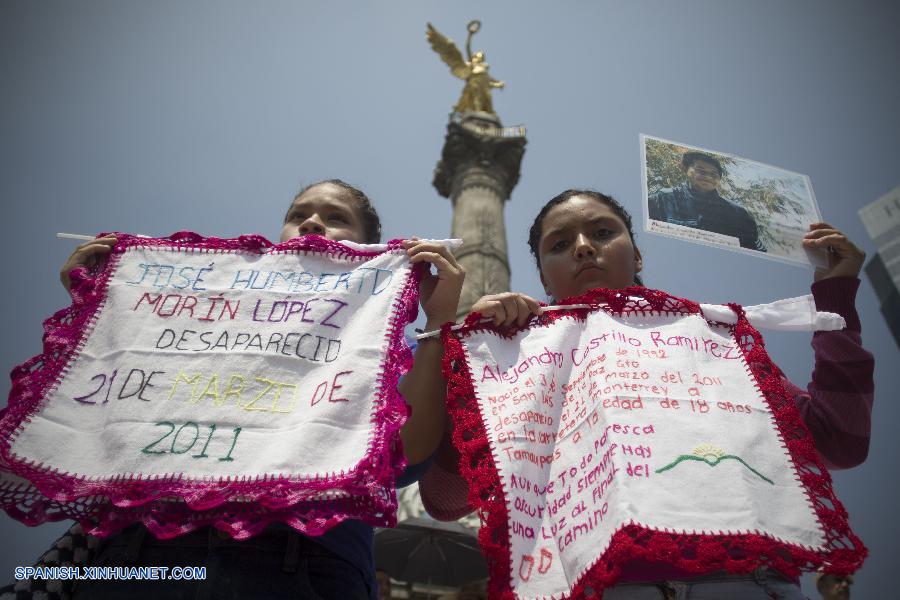 Decenas de mujeres cuyos hijos est&aacute;n desaparecidos marcharon este martes sobre el c&eacute;ntrico Paseo de la Reforma de la Ciudad de M&eacute;xico, en la fecha en que se conmemora el D&iacute;a de las Madres en este pa&iacute;s.