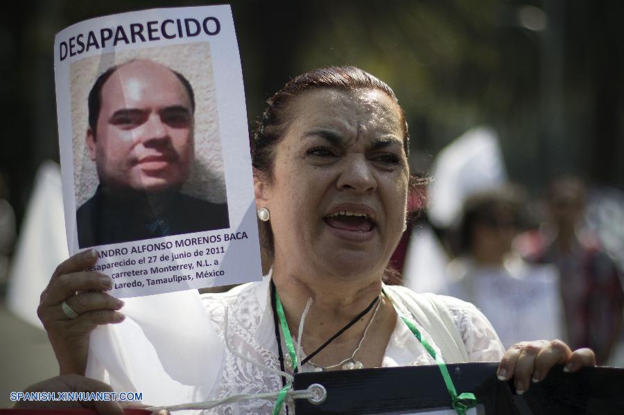 Decenas de mujeres cuyos hijos est&aacute;n desaparecidos marcharon este martes sobre el c&eacute;ntrico Paseo de la Reforma de la Ciudad de M&eacute;xico, en la fecha en que se conmemora el D&iacute;a de las Madres en este pa&iacute;s.