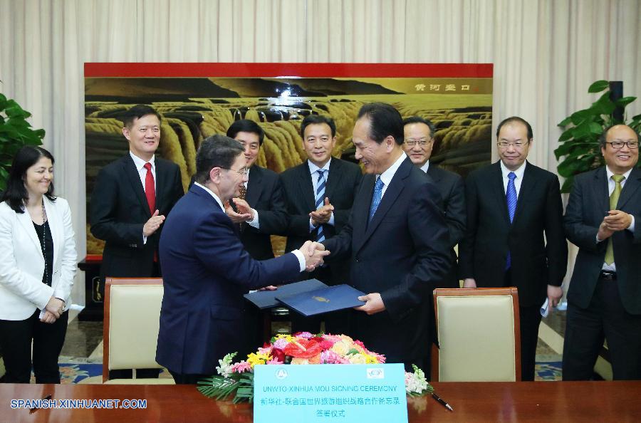 La Agencia de Noticias Xinhua de China firmó hoy un memorándum de entendimiento con la Organización Mundial de Turismo (OMT) de la ONU para fortalecer la cooperación estratégica bilateral.