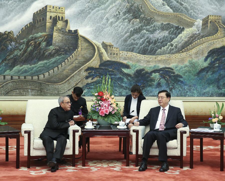 Mukherjee tambi&eacute;n se reuni&oacute; hoy con el primer ministro chino Li Keqiang y con el m&aacute;ximo legislador Zhang Dejiang.