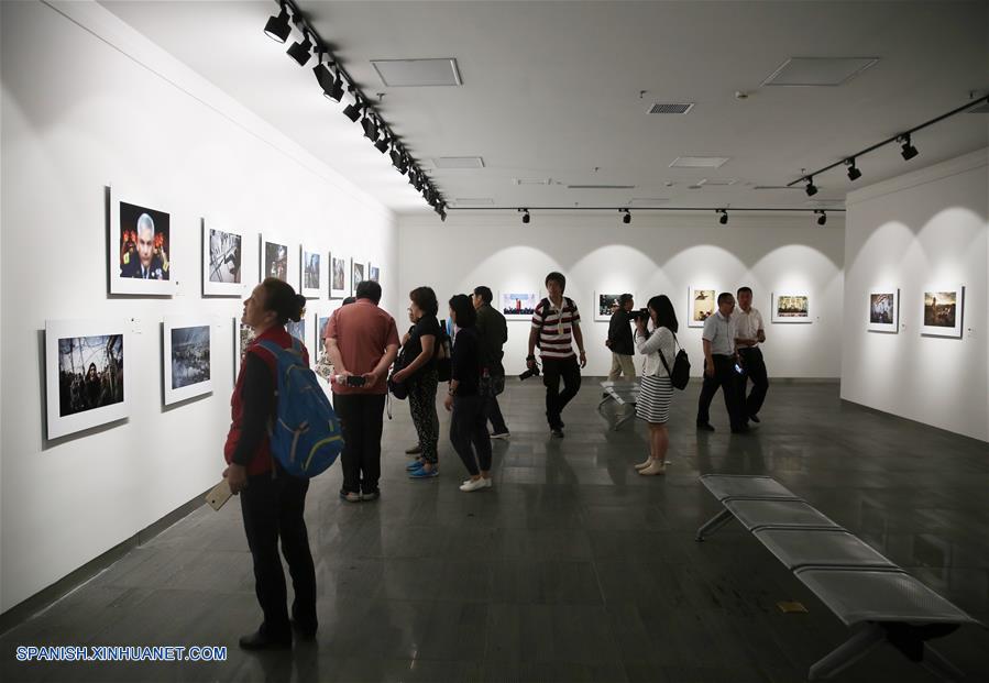 Las 738 obras destacadas, seleccionadas de 110,000 trabajajos de 88 países y regiones, se exhibieron durante el Festival Internacional de Arte Fotográfico de China, el cual se llevará a cabo hasta el 2 de junio.