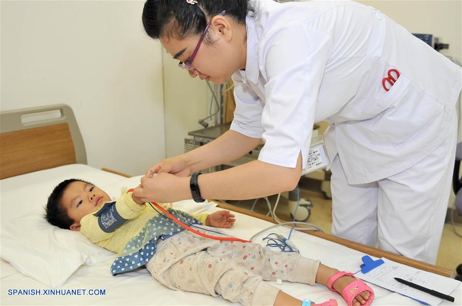 Docenas de niños con CHD de Qinghai, Ningxia, Guangxi, Mongolia Interior y Shanxi recibieron cirugías del corazón gratis en el hospital con la ayuda de los programas de caridad.